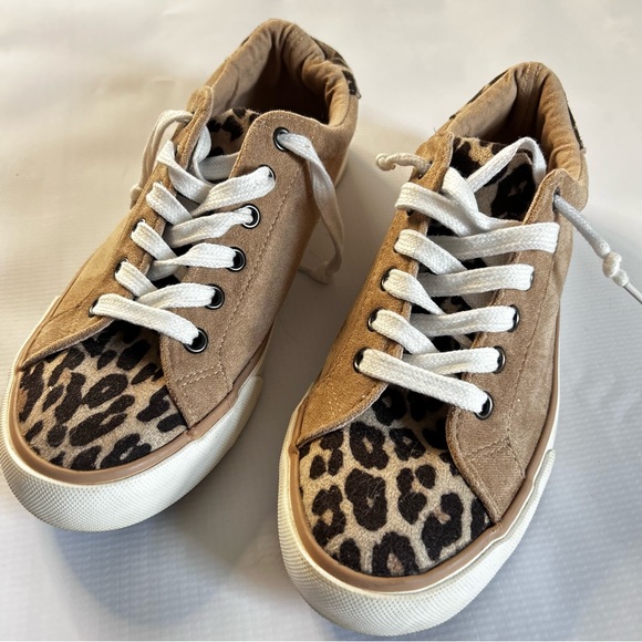 Very G Shoes - Very G Cheetah Print Sneakers Women's Size 9 EUC
